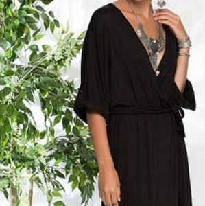 Black Cuff-Sleeve Wrap Dress - Women

Milan Kiss